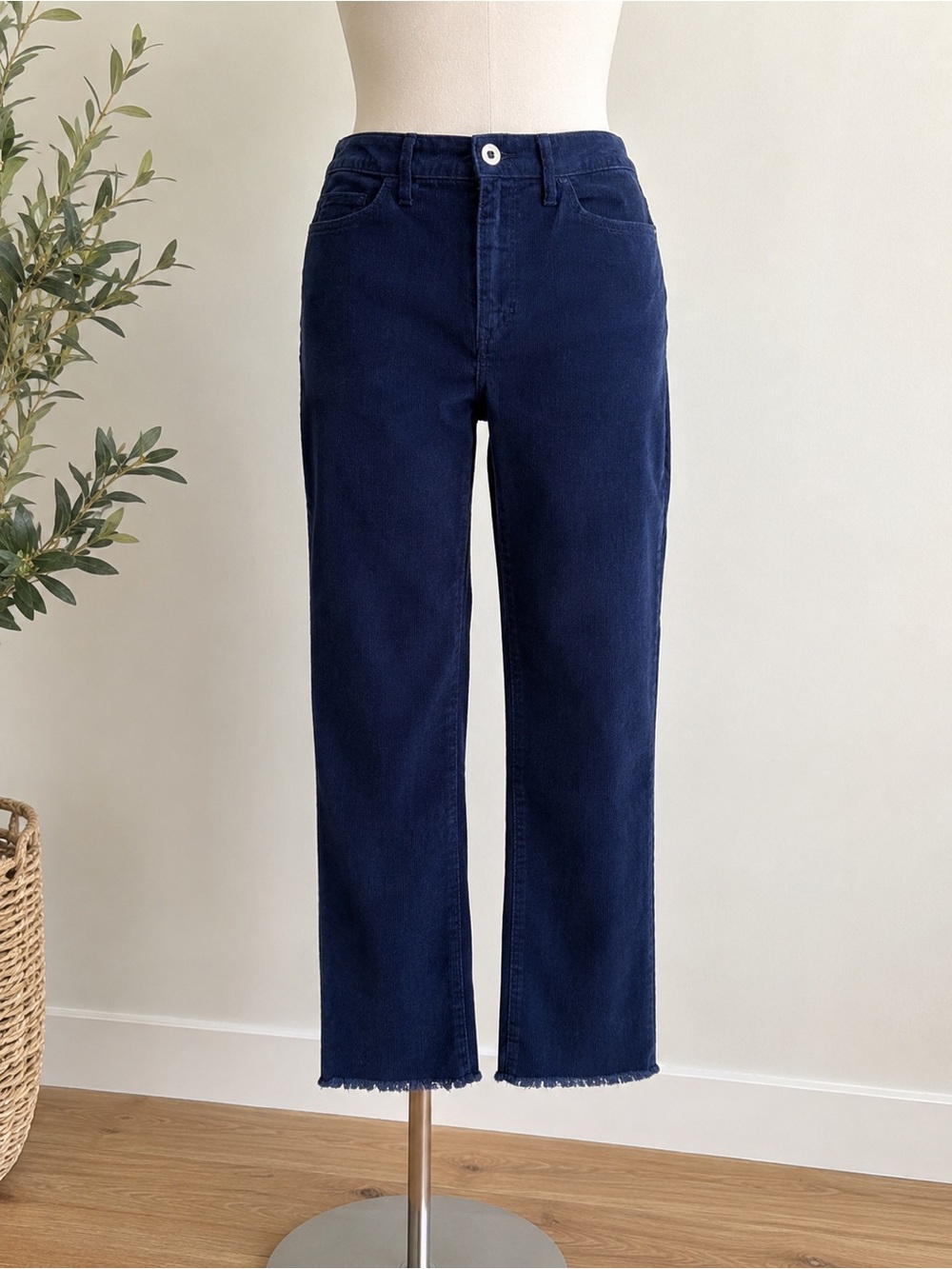 Vineyard Vines Blue Corduroy Straight Leg Raw Hem Pants Size 8